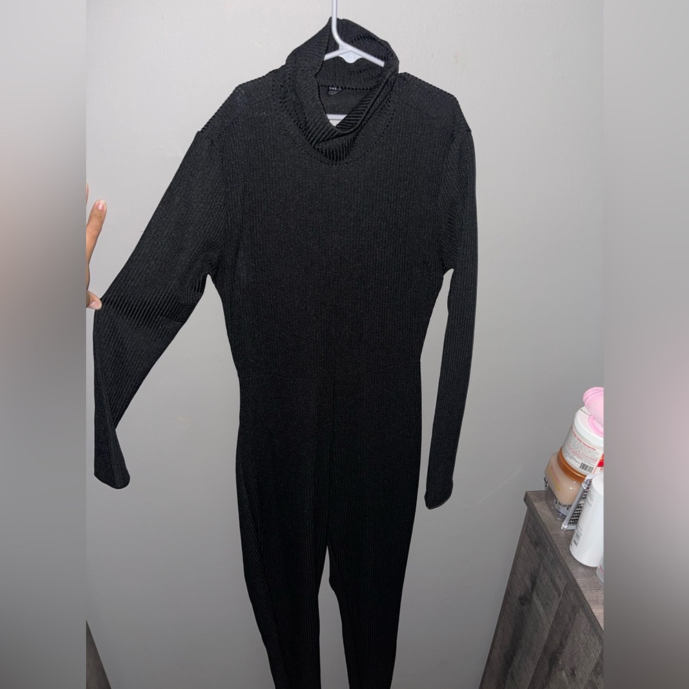 SHEIN BLACK BACKLESS BODYSUIT